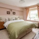 Ellis House
