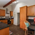 Ellis House Semesterbostad